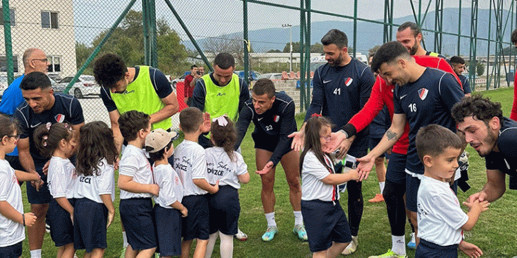 Miniklerden Düzcespor’a moral ziyareti