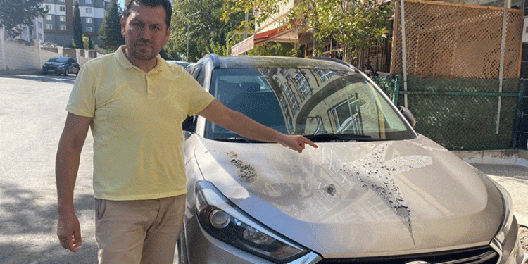 Gazetecinin aracına asitli saldırı