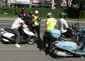 Motosiklet sürücüleri denetlenip, bilgilendirildi
