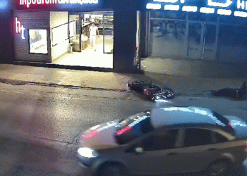 Motosiklete çarpan motosikletli, metrelerce savruldu