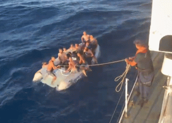 Bodrum’da göçmenler denizde sürüklendi