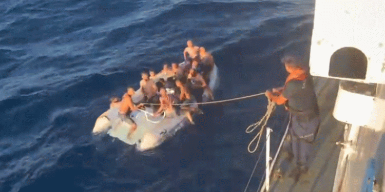 Bodrum’da göçmenler denizde sürüklendi