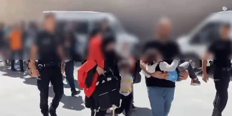 Düzensiz göçmenler polise yakalandı