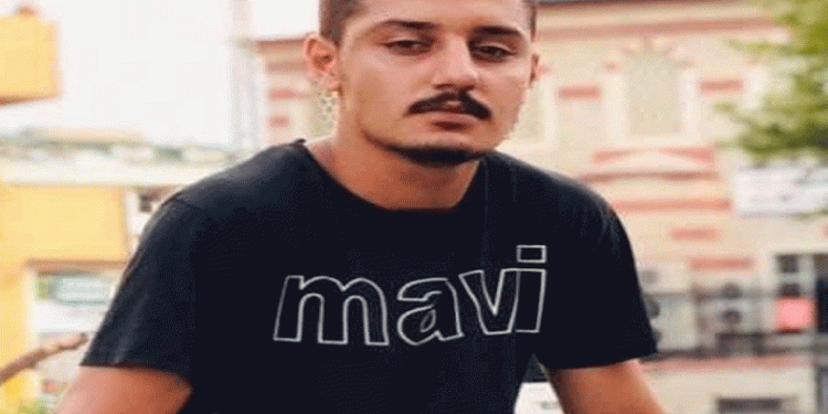 Kız kavgasında kan aktı