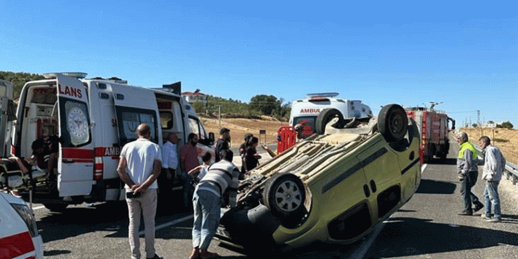 Virajı alamayan otomobil takla attı