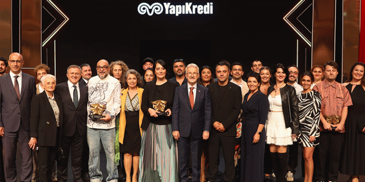 Tiyatronun en prestijli ödülü Nilüfer’de