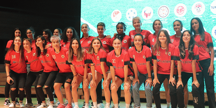 İzmir futbolunun efsaneleri bir araya geldi