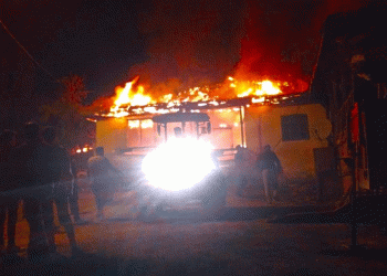 Alevlere teslim olan ev kullanılamaz hale geldi