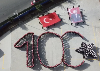 Lise öğrencilerinden 100’üncü yıla özel koreografi