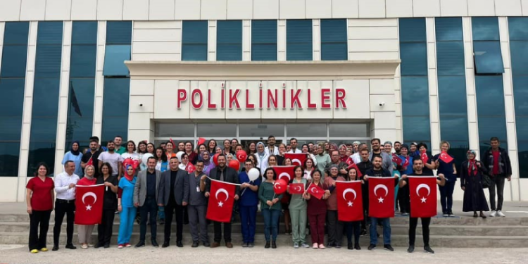 Çan Devlet Hastanesi Kırmızı-Beyaza büründü