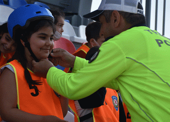 Bursa polisi, öğrencilere ders veriyor