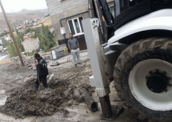 Hakkari Belediyesi’nden yağmur mesaisi