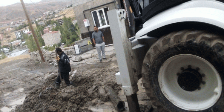 Hakkari Belediyesi’nden yağmur mesaisi