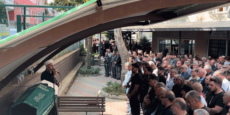 Kiracı kurbanı olan ev sahibi defnedildi