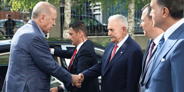 Erdoğan, AKP Genel Merkezi’ne gitti