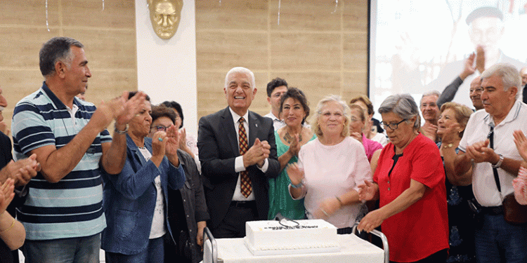 Yaşlı çınarlar doyasıya eğlendi