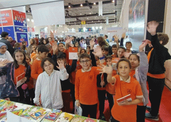 Öğrenciler kitap fuarını gezdi