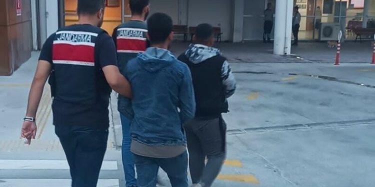 İzmir’de 4 DEAŞ şüphelisi gözaltına alındı