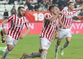 Antalyaspor’dan müthiş geri dönüş! 12 dakikada 3 gol