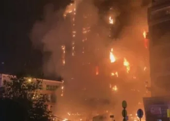 Bursa’da 10 katlı iş merkezi alev alev yandı!