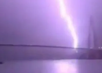 Yavuz Sultan Selim Köprüsü’ne yıldırım düştü