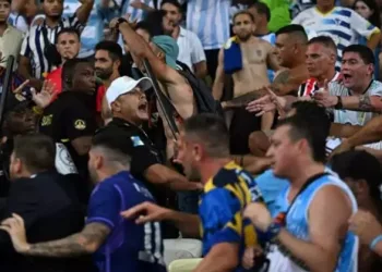 Brezilya – Arjantin maçında tribünler karıştı! Messi takımı sahadan çekti!