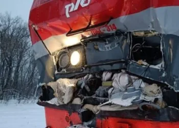 Rusya’da iki tren çarpıştı: 400 yolcu ölümden döndü