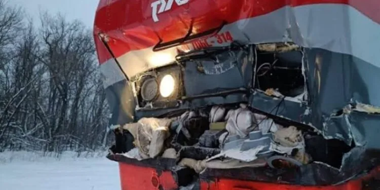 Rusya’da iki tren çarpıştı: 400 yolcu ölümden döndü