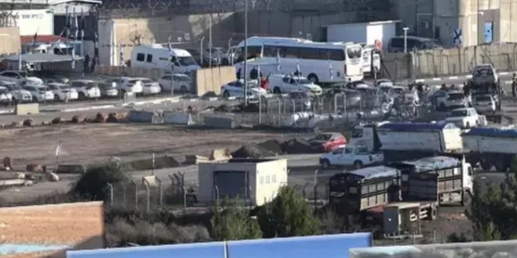 İsrail ve Hamas arasında rehine takası başladı!