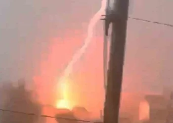 Muğla’da yıldırımın düşme anı kameraya yansıdı