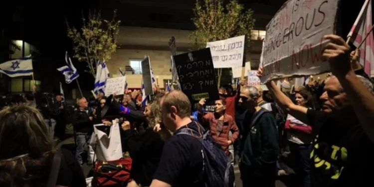 Netanyahu’nun evine kırmızı boya!