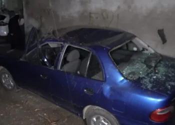 Bursa fırtınaya teslim! Bir mahallede 5 araç zarar gördü