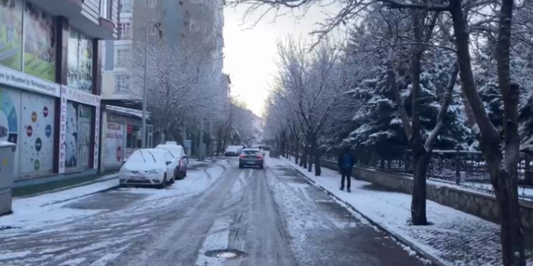 Patnos beyaza büründü