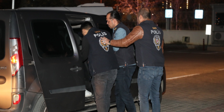 Mersin’de yasa dışı bahis oynatan 4 şüpheli gözaltına alındı