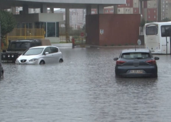 Büyükçekmece’de sanayi sitesinde su baskını