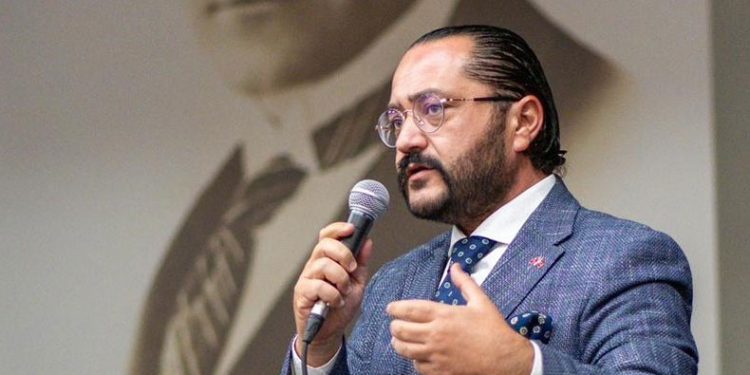 “Öğretmenlerimiz geleceğimizi inşa etmektedir”