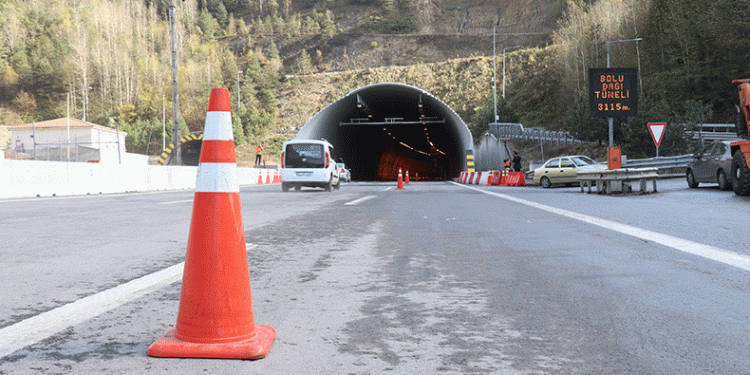 Bolu Dağı Tüneli’nden araçlar geçmeye başladı