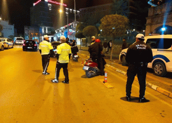 Polis ekipleri bin 549 şahsa kimlik kontrolü yaptı