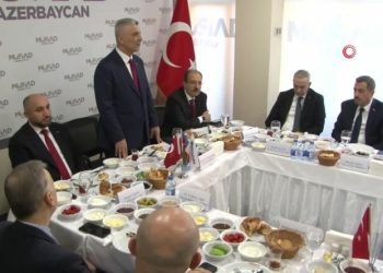 Bakan Bolat Azerbaycan’da iş insanlarıyla bir araya geldi