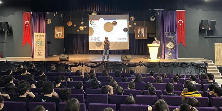 Öğrenciler siber güvenlik hakkında bilgilendirildi