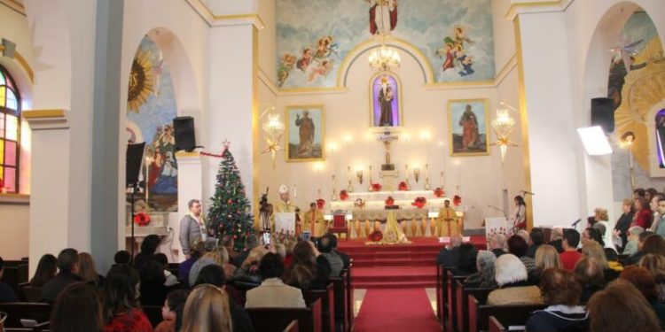 170 yıllık kilisede Noel ayini