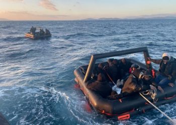 İzmir açıklarında 96 göçmen kurtarıldı