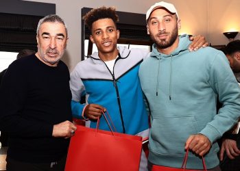 Feyyaz Uçar ile Samet Aybaba, futbolcuların yeni yılını kutladı