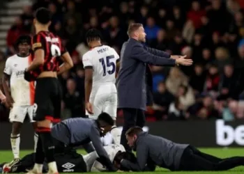 Tom Lockyer maç içinde yere yığıldı!