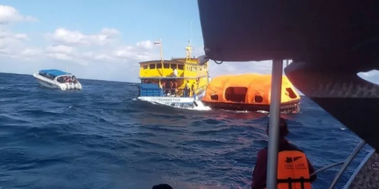 Batan feribottaki 70 yolcu son anda kurtarıldı