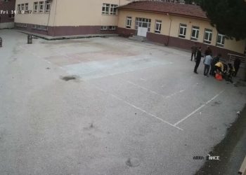 Kalbi duran öğrenciyi öğretmeni kurtardı