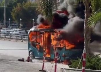 Minibüsten geriye demir yığını kaldı