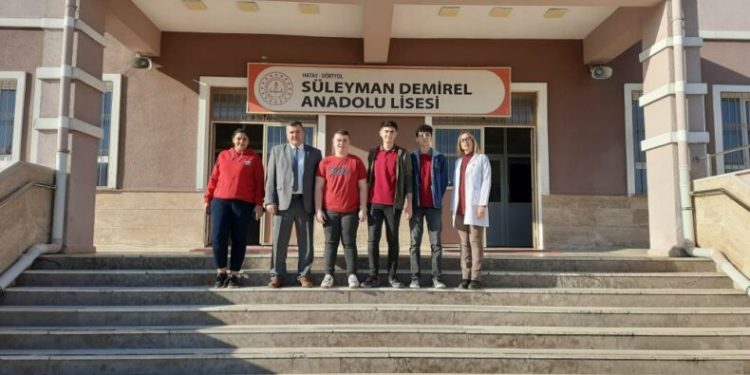 Depremin çocukları robotik kodlamada dünya üçüncüsü oldu