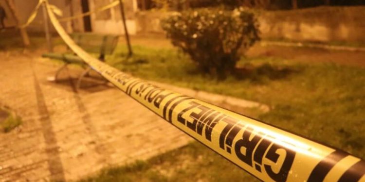 Boşanma aşamasındaki eşini parkta öldürdü