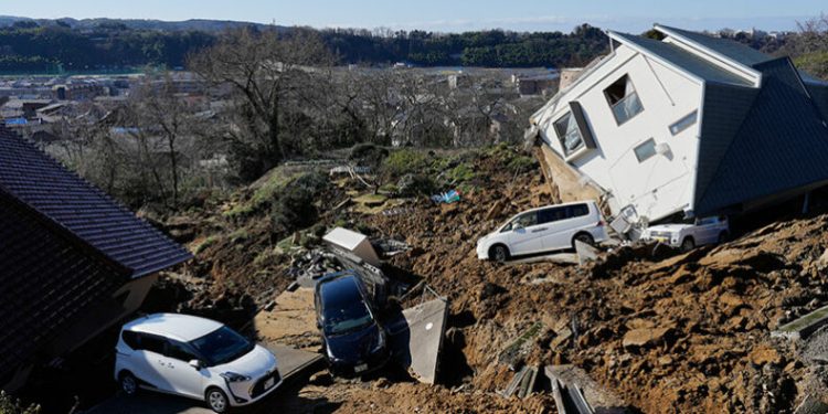 Japonya depreminde can kaybı 30